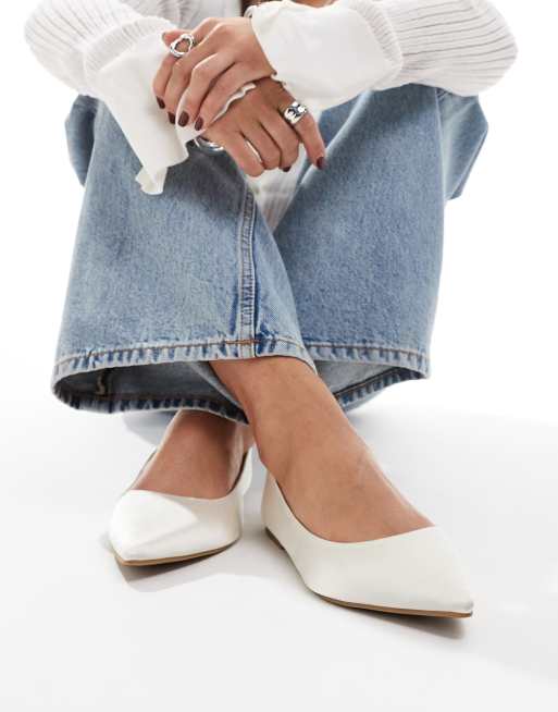 ASOS DESIGN - Lucky - Ballerines plates à bout pointu en satin - Ivoire, 3 de 4