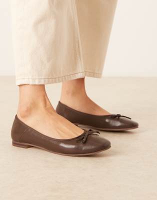 ASOS DESIGN - Lullaby - Ballerines avec naud - Chocolat-Marron