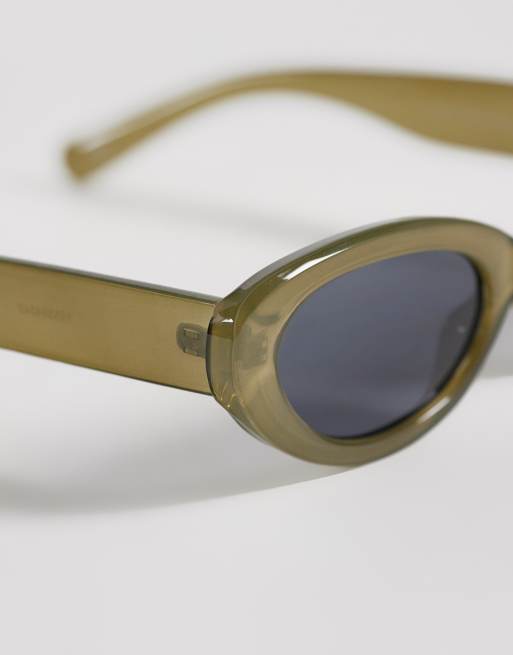 ASOS DESIGN - Lunettes de soleil yeux de chat avec verres fumés - Vert laiteux, 2 de 3