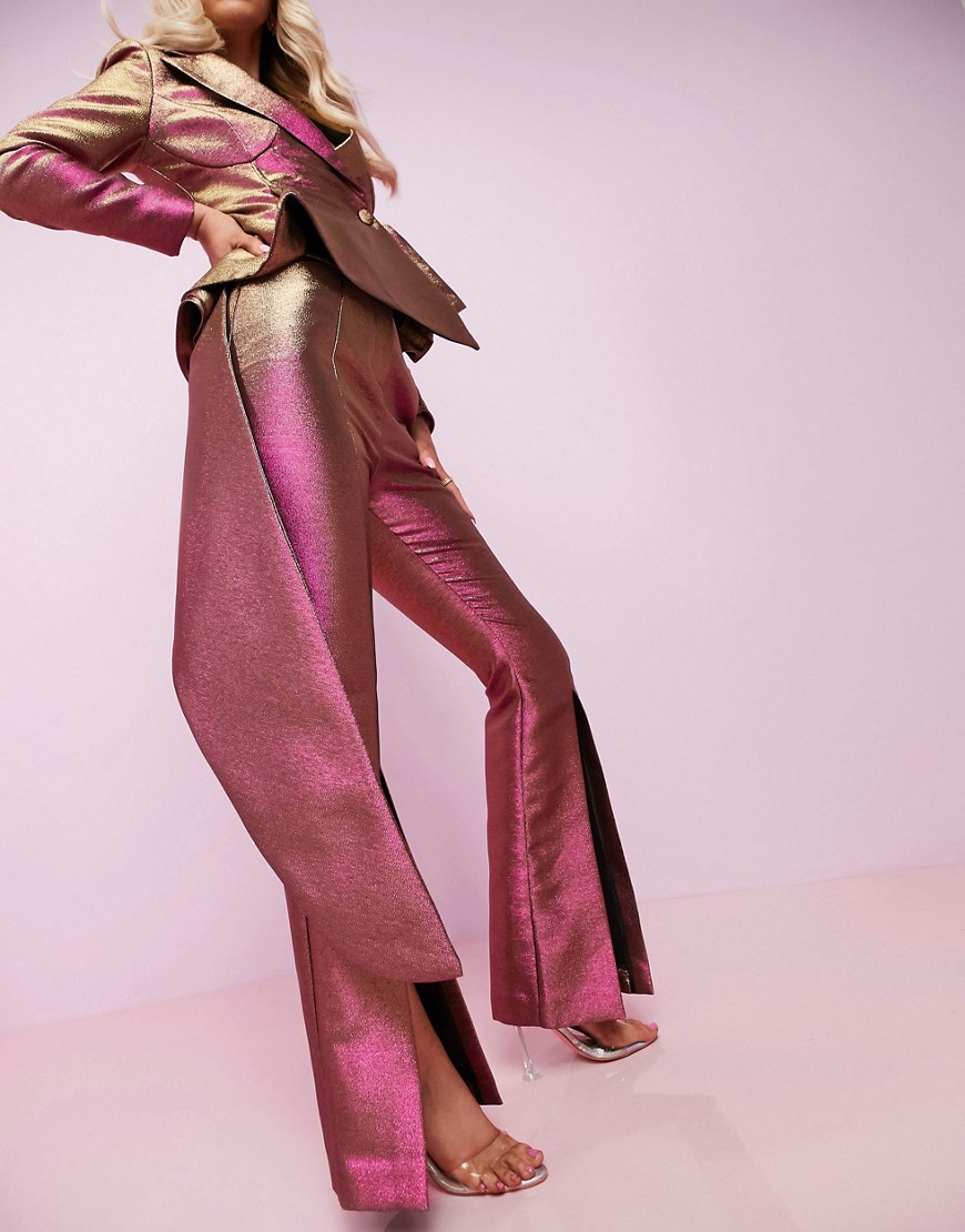 ASOS DESIGN – Luxe – Utsvängda byxor i två nyanser med slits framtill-Rosa