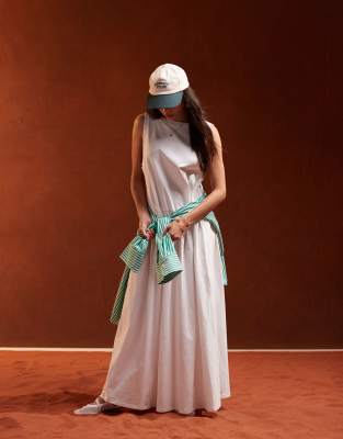 ASOS DESIGN – Luźna biała sukienka maxi bez rękawów z obniżonym tyłem i kieszeniami