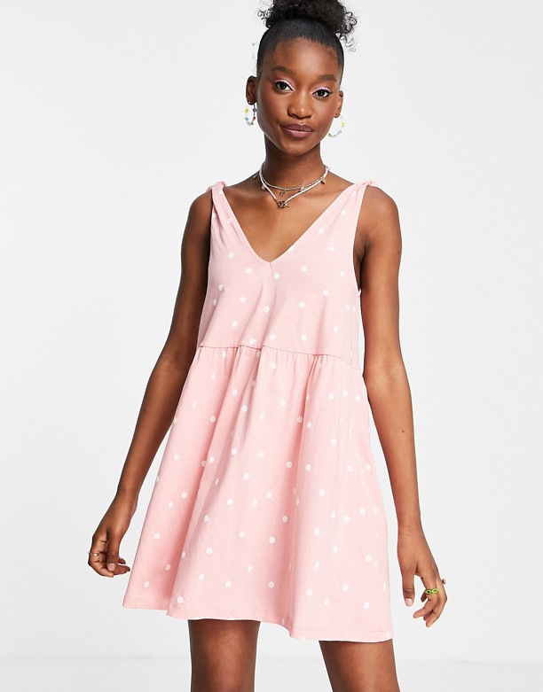  Zniżka ASOS DESIGN – Luźna rÓżowa sukienka z wiązanymi ramiączkami w białe groszki RÓżowy/białe groszki