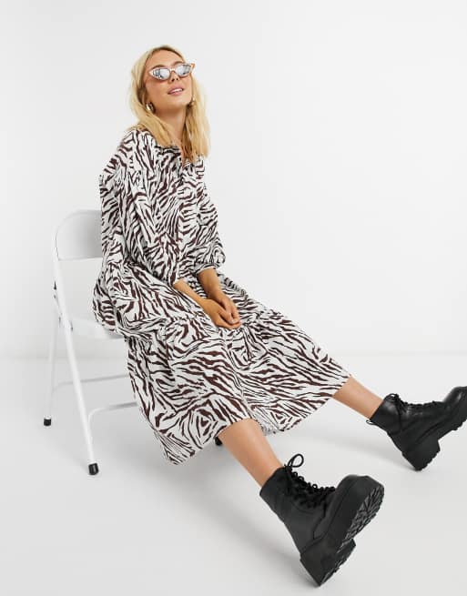 ASOS DESIGN – Luźna szmizjerka midi o kaskadowym kroju z bufkami i nadrukiem w paski zebry
