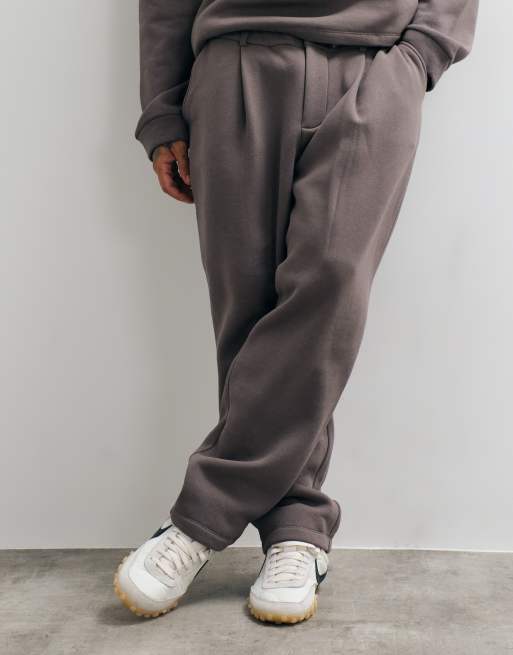 ASOS DESIGN luźne joggery zwężane z zakładkami w kolorze grafitowym, 3 z 5