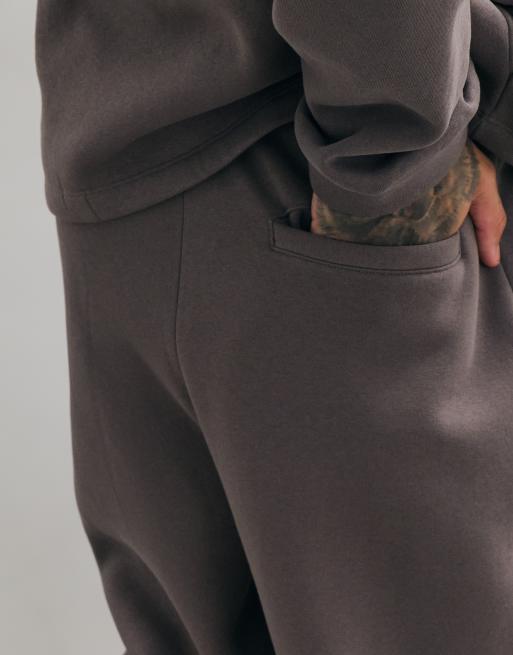 ASOS DESIGN luźne joggery zwężane z zakładkami w kolorze grafitowym, 4 z 5