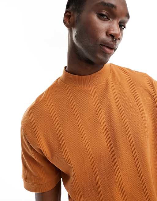 ASOS DESIGN – Luźny, fakturowany T-shirt z golfem, w kolorze rdzawym 