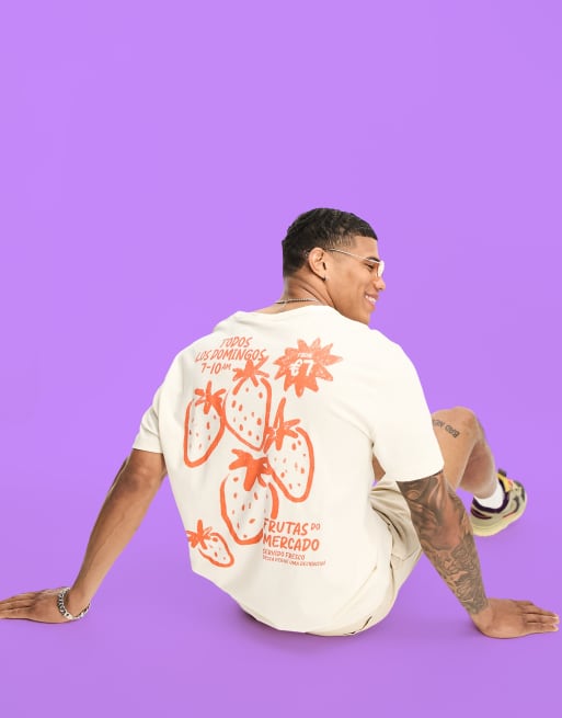 ASOS DESIGN – Luźny T-shirt w kolorze ecru z nadrukiem z motywem truskawek z przodu i na plecach