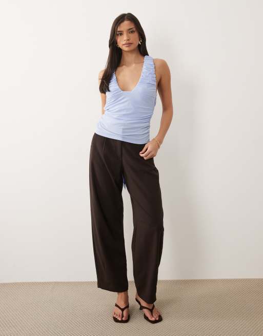 ASOS DESIGN - Lyseblå formgivende top med rynket halsudskæring og metaldetalje, 3 af 4
