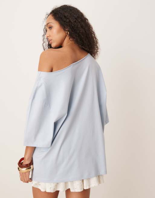 ASOS DESIGN - Lyseblå løstsiddende oversized T-shirt med offshoulder-snit, 4 af 4