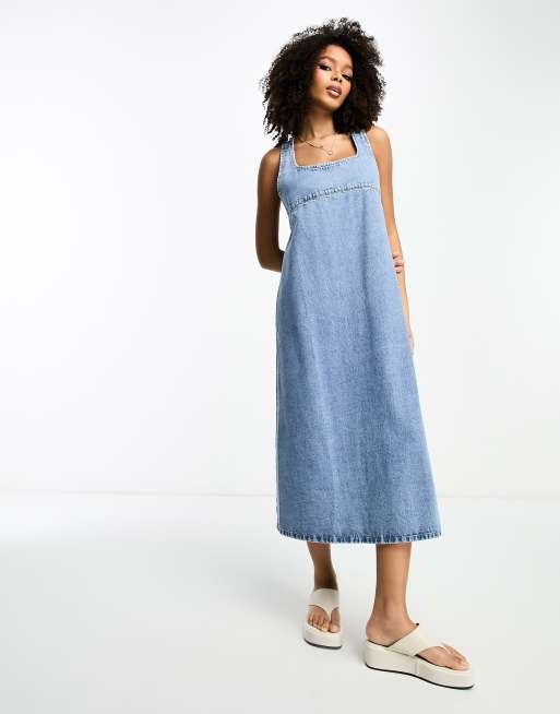 ASOS DESIGN - Lyseblå maxi-denimkjole med krydsende rygstropper