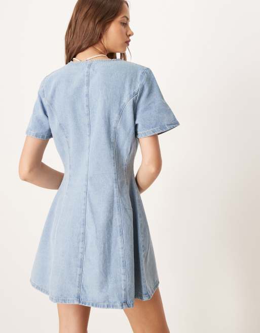 ASOS DESIGN - Lyseblå minikjole i denim med indsyet talje og korte ærmer, 4 af 4