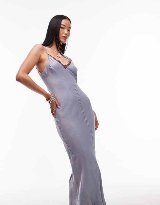 ASOS DESIGN - Lyseblå slip-kjole i satin i maxilængde med V-hals og blondekant, 2 af 4