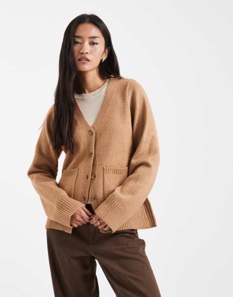 ASOS DESIGN - Lysebrun cardigan med tætsiddende talje og V-hals samt lommedetalje - view 1