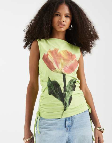 ASOS DESIGN - Lysegrøn top med bådudskæring, rynket side og blomstergrafik - view 1
