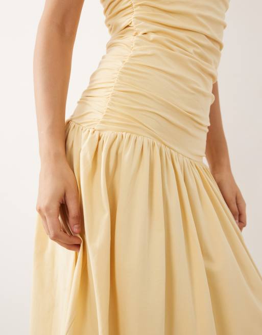 ASOS DESIGN - Lysegul rynket bandeau-maxikjole med lavtsiddende talje, 3 af 4