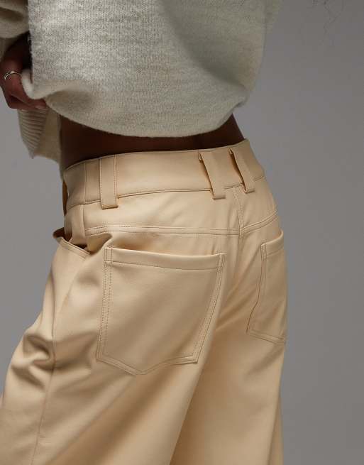 ASOS DESIGN - Lysegule mansy lavtaljede bukser i imiteret læder , 5 af 5