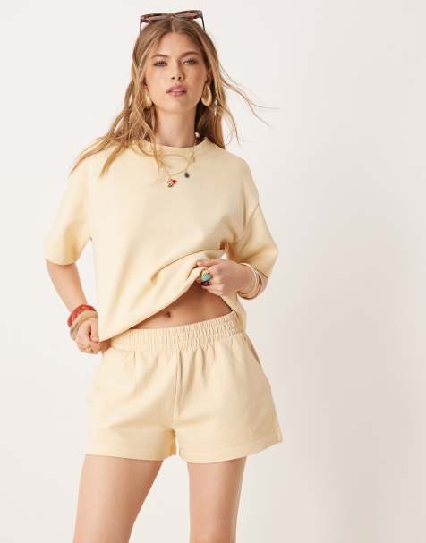 ASOS DESIGN - Lysegule sweat-shorts - Del af sæt - view 1