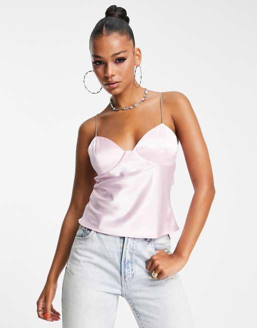 ASOS DESIGN - Lyserød cami-top i satin med skåldetalje og rhinstens-stropper