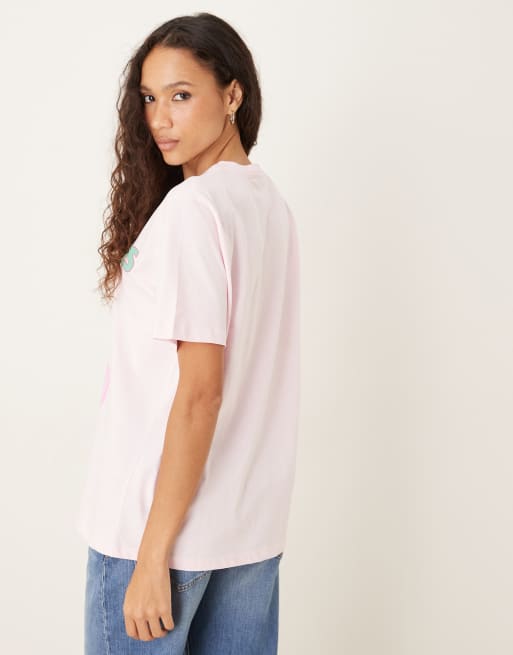 ASOS DESIGN - Lyserød T-shirt med 'Seychelles'- og muslingebroderier i regular fit, 3 af 4