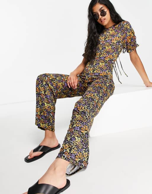 ASOS DESIGN - Lyslilla jumpsuit med svaj, bindebånd på ryggen og pufærmer i blomstermønster 