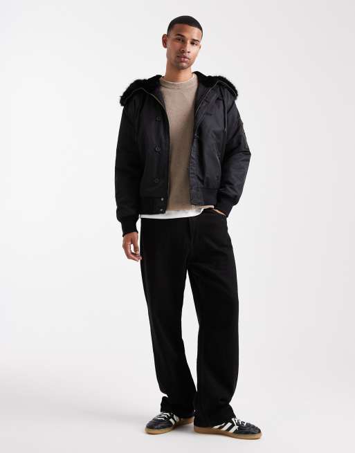 ASOS DESIGN – MA1-Bomberjacke in Schwarz mit Oversize-Schnitt und Kapuze mit Kunstpelzbesatz, 2 von 5