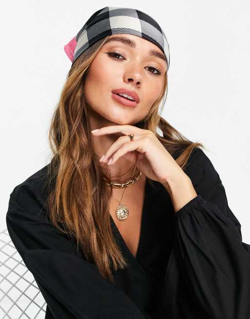 ASOS DESIGN – Mała chusta na głowę z polisatyny w kratę z różową krawędzią