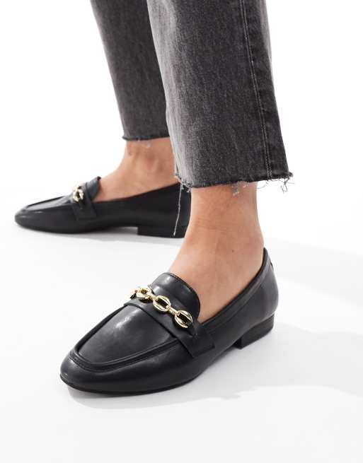 ASOS DESIGN Macaroon Loafer in Schwarz mit Kettendetail ASOS