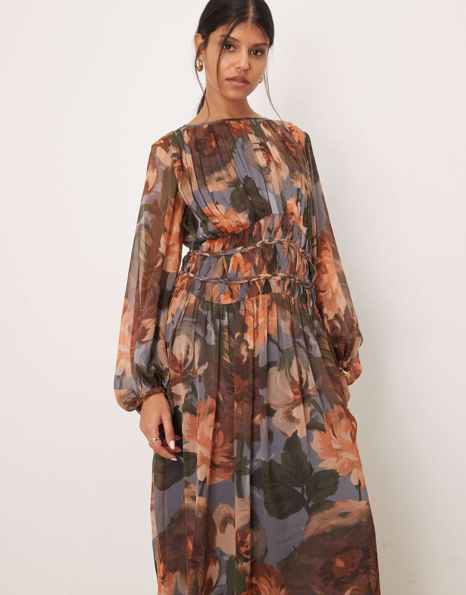 Макси-платье ASOS DESIGN с завышенной талией в стиле макраме и пышным цветочным принтом