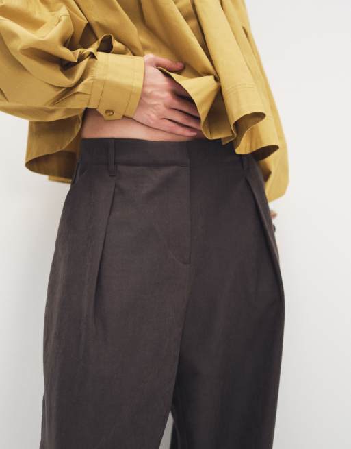 ASOS DESIGN maßgeschneiderte Ballonhose mit Volantsaum in Braun, 5 von 7