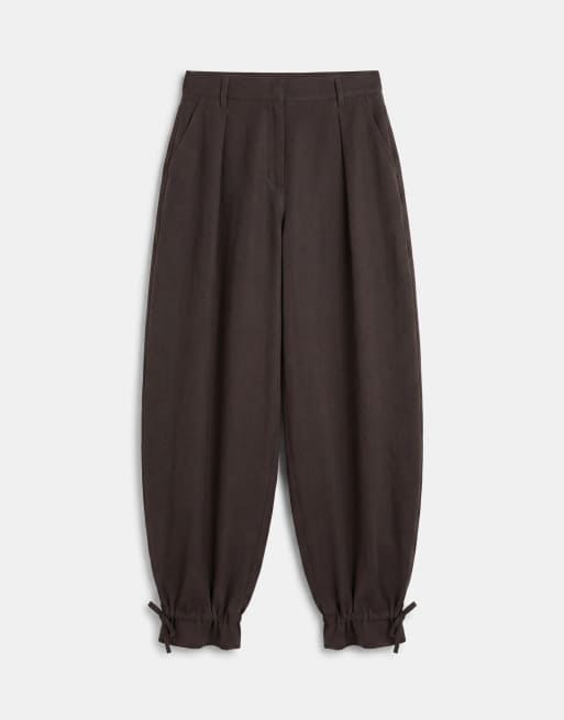 ASOS DESIGN maßgeschneiderte Ballonhose mit Volantsaum in Braun, 6 von 7