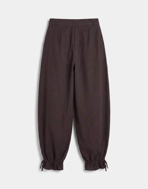 ASOS DESIGN maßgeschneiderte Ballonhose mit Volantsaum in Braun, 7 von 7