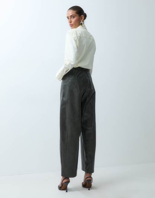 ASOS DESIGN maßgeschneiderte Barrel-Hose aus Kunstleder in Ink, 2 von 5
