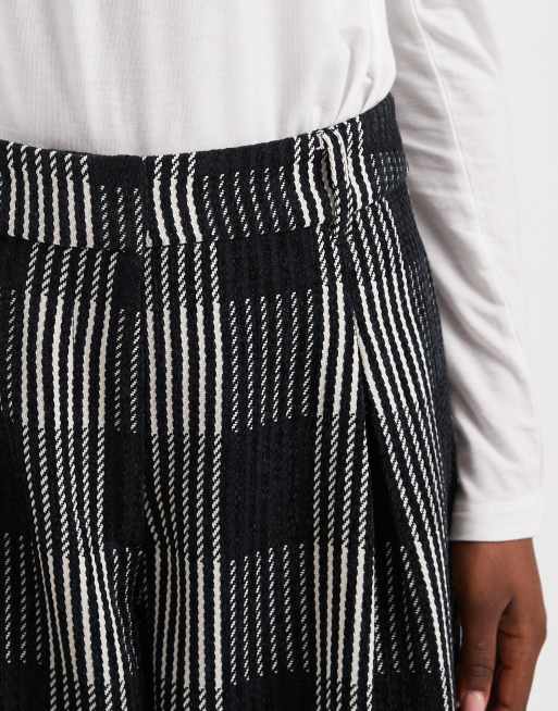 ASOS DESIGN maßgeschneiderte Bouclé-Hose mit sehr weitem Bein in Monokaro, 5 von 5