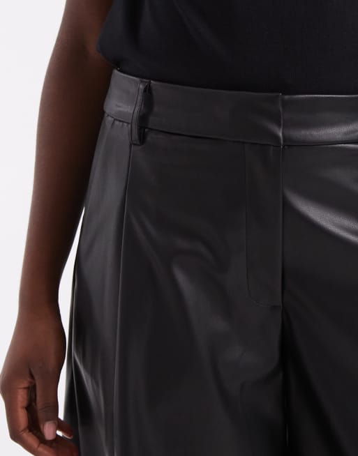 ASOS DESIGN maßgeschneiderte Culotte-Hose aus Kunstleder mit hohem Bund in Schwarz, 4 von 5