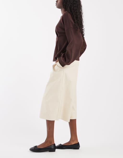 ASOS DESIGN maßgeschneiderte Culotte-Hose mit hohem Bund in Cremeweiß aus Kunstleder, 2 von 5