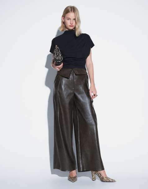 ASOS DESIGN maßgeschneiderte Hose aus Kunstleder mit weitem Bein und umgeschlagenem Bund in Khaki - view 1