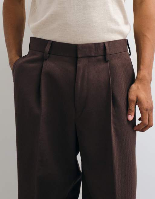 ASOS DESIGN maßgeschneiderte, plissierte Oversize-Tapered-Hose in Dunkelbraun mit Mikrostruktur, 4 von 5