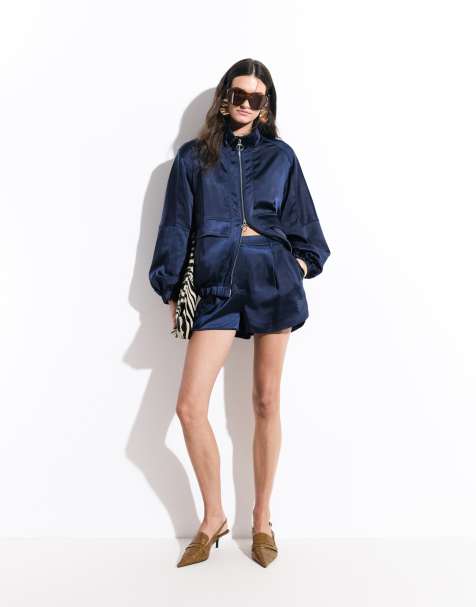 ASOS DESIGN maßgeschneiderte Satin-Runner-Shorts in Marineblau - view 1