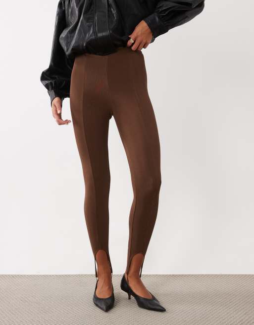 ASOS DESIGN maßgeschneiderte Steppnaht-Stirrup-Hose in Schokobraun, 2 von 5