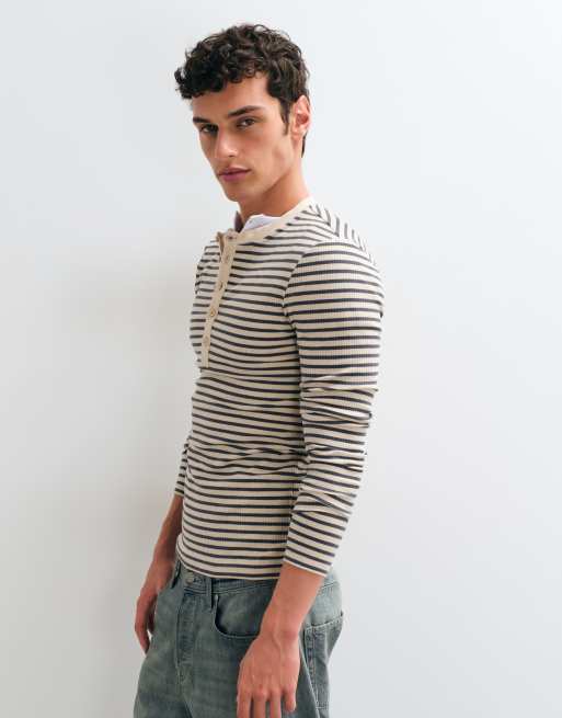 ASOS DESIGN maglia henley muscle fit a maniche lunghe a righe in stone e nero, 3 di 5