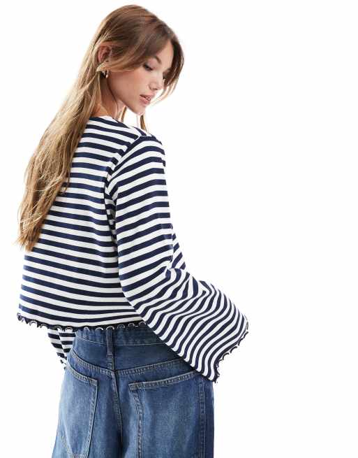 ASOS DESIGN - Maglietta a maniche lunghe a righe color bianco e blu navy con orlo smerlato, 4 di 4