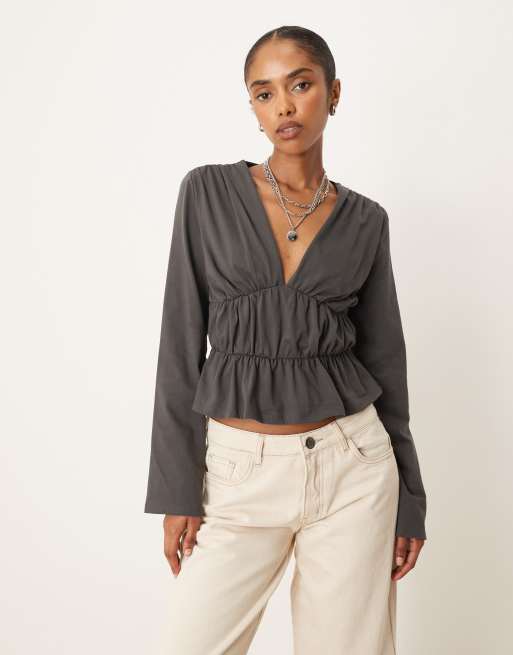 ASOS DESIGN - Maglietta a maniche lunghe color corvo con volant