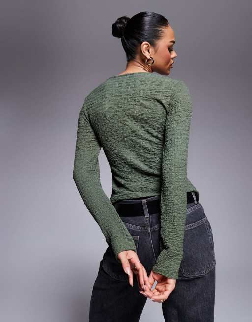 ASOS DESIGN - Maglietta a maniche lunghe color oliva testurizzata con bottoni, 3 di 4