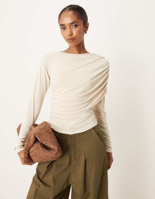 ASOS DESIGN - Maglietta a maniche lunghe con dettaglio avvolgente in modal color crema