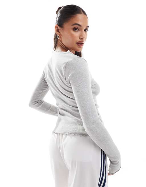 ASOS DESIGN - Maglietta a maniche lunghe grigia con scollo rotondo e dettagli in pizzo, 3 di 4