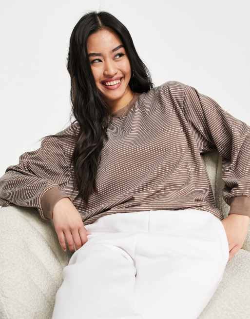 ASOS DESIGN - Maglietta a maniche lunghe oversize marrone a righe testurizzate