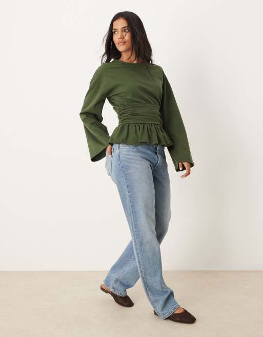 ASOS DESIGN - Maglietta a maniche lunghe oversize stretta in vita kaki con orlo peplo , 2 di 4