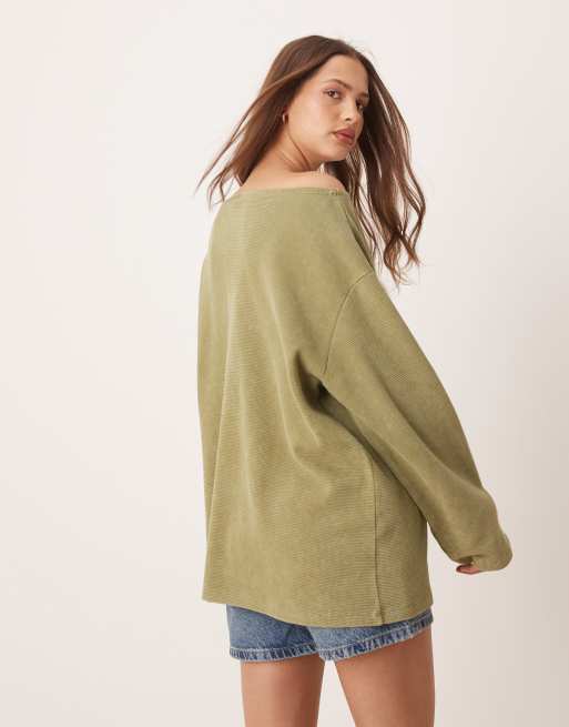 ASOS DESIGN - Maglietta a maniche lunghe verde slavato a nido d'ape con spalla scoperta, 3 di 4