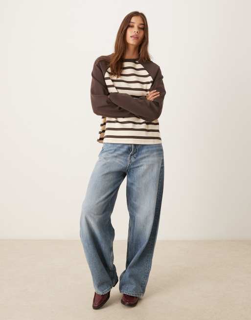 ASOS DESIGN - Maglietta a righe color cioccolato in interlock con maniche lunghe a contrasto, 2 di 4