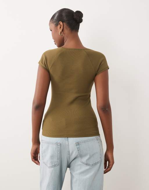 ASOS DESIGN maglietta baby a coste con maniche raglan e scollo a V in khaki, 2 di 4